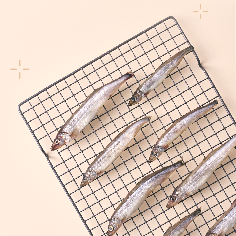 Whole Dried Fish Treat • Capelin (support healty bones)